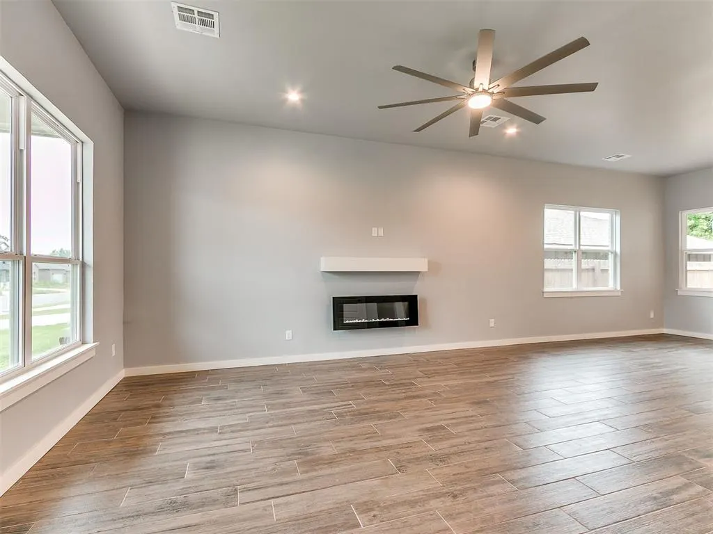 Photo 5 — 421 Remington Avenue, Jones, OK 73049