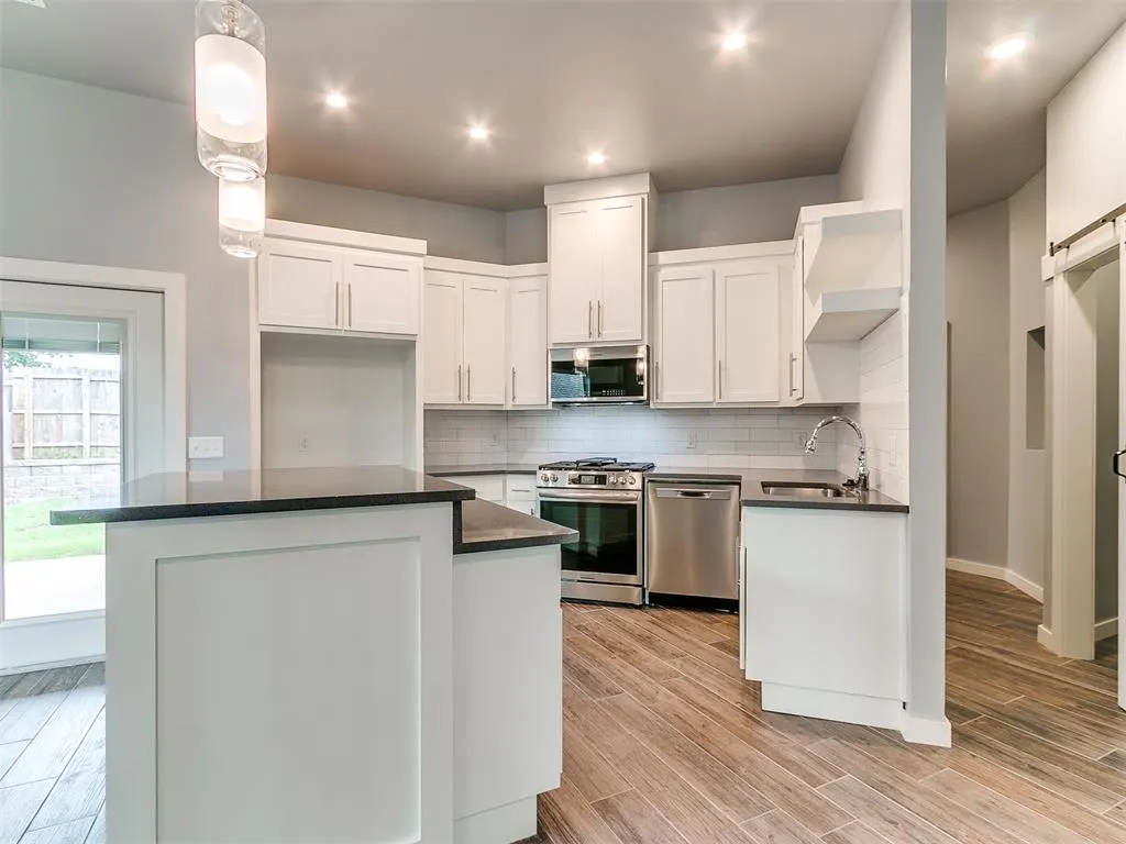 Photo 16 — 421 Remington Avenue, Jones, OK 73049