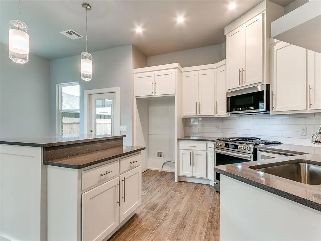 Photo 18 — 421 Remington Avenue, Jones, OK 73049