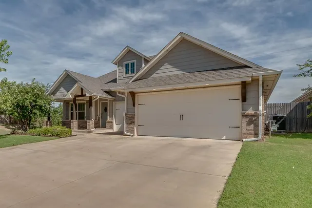 Photo 2 — 1201 NE 35th Street, Moore, OK 73160