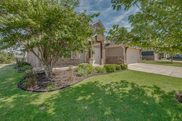 Photo 4 — 1201 NE 35th Street, Moore, OK 73160