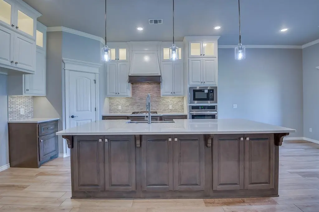 Photo 11 — 1201 NE 35th Street, Moore, OK 73160