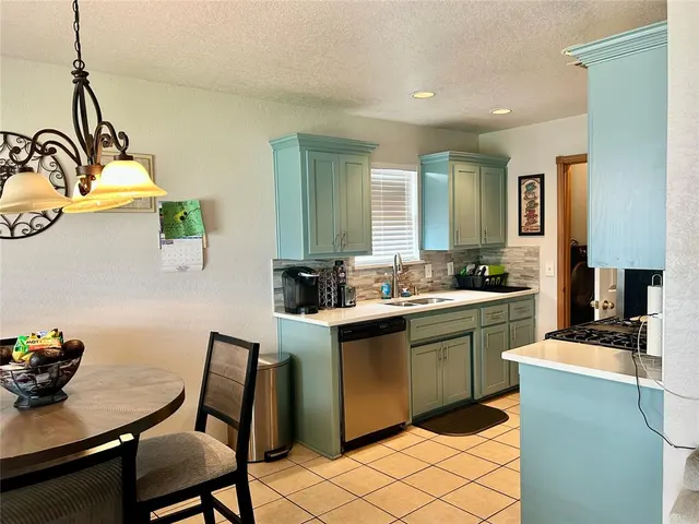 Photo 4 — 1044 NW 19th Street, Moore, OK 73160