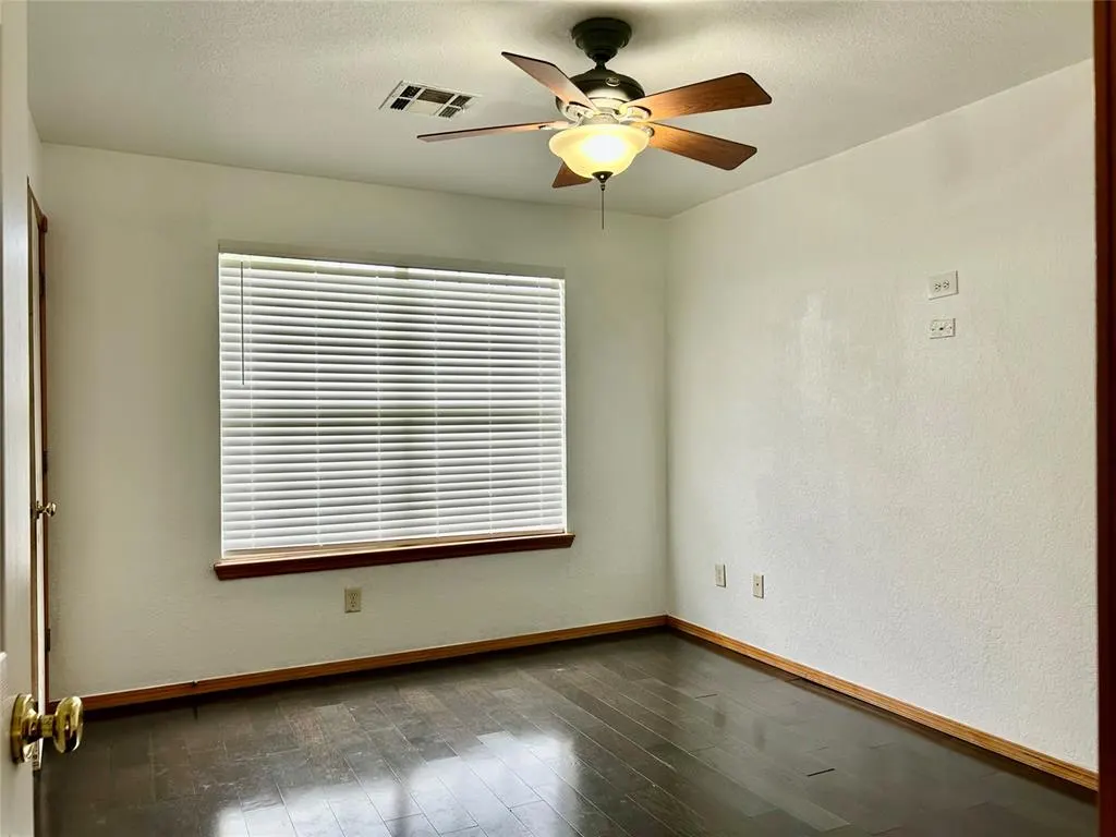 Photo 9 — 1044 NW 19th Street, Moore, OK 73160
