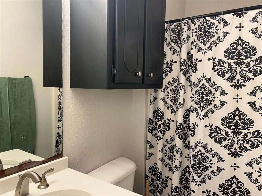 Photo 10 — 1044 NW 19th Street, Moore, OK 73160