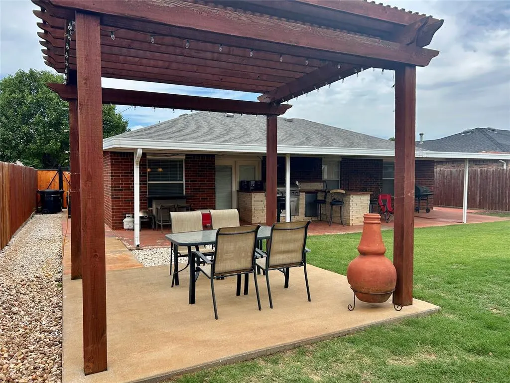 Photo 14 — 1044 NW 19th Street, Moore, OK 73160