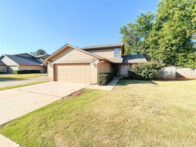 Photo 5 — 213 Woodbridge Circle, Edmond, OK 73012