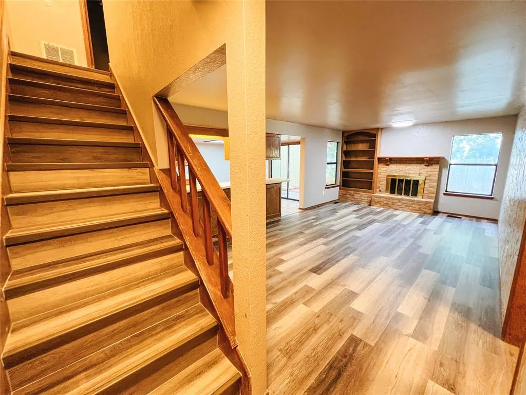 Photo 7 — 213 Woodbridge Circle, Edmond, OK 73012