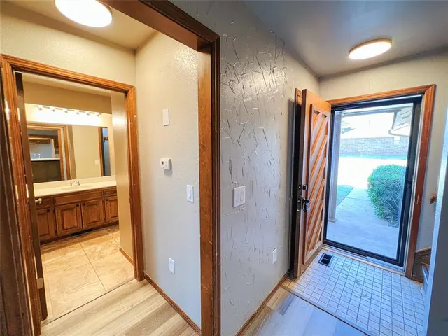Photo 8 — 213 Woodbridge Circle, Edmond, OK 73012