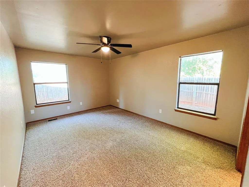 Photo 9 — 213 Woodbridge Circle, Edmond, OK 73012