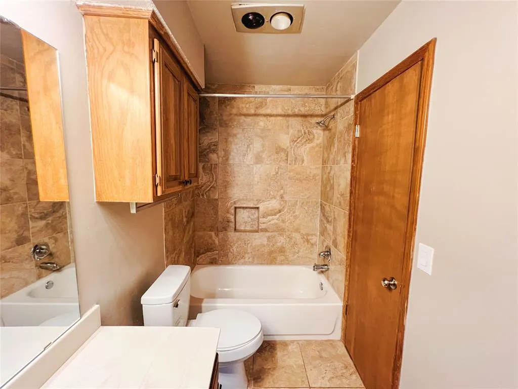 Photo 12 — 213 Woodbridge Circle, Edmond, OK 73012