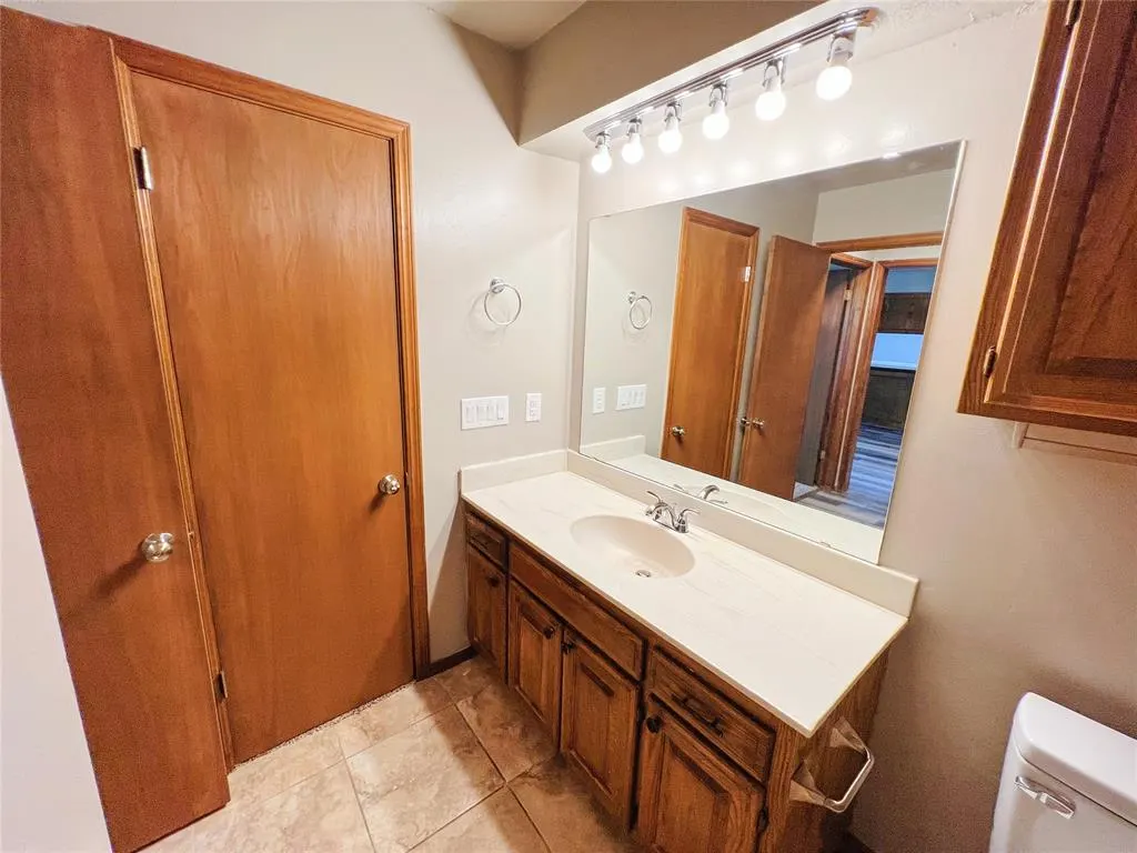 Photo 13 — 213 Woodbridge Circle, Edmond, OK 73012
