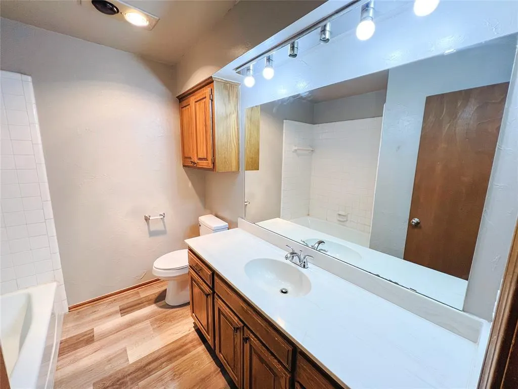Photo 17 — 213 Woodbridge Circle, Edmond, OK 73012