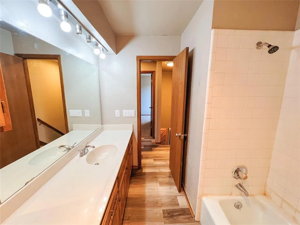 Photo 18 — 213 Woodbridge Circle, Edmond, OK 73012