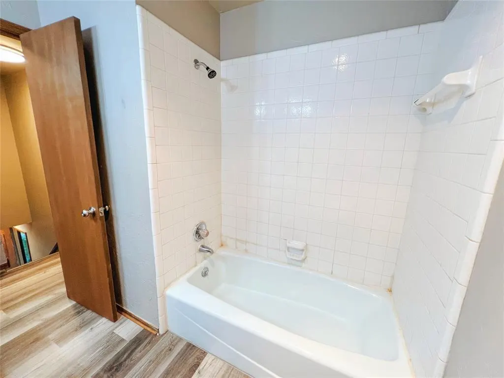 Photo 19 — 213 Woodbridge Circle, Edmond, OK 73012