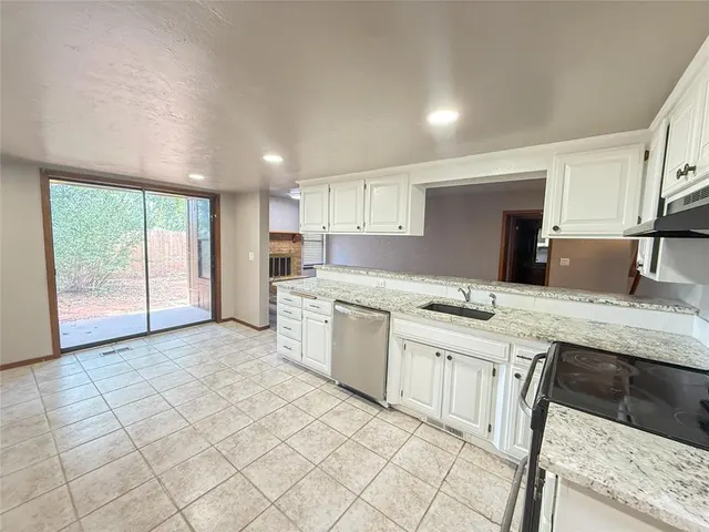 Photo 4 — 213 Woodbridge Circle, Edmond, OK 73012