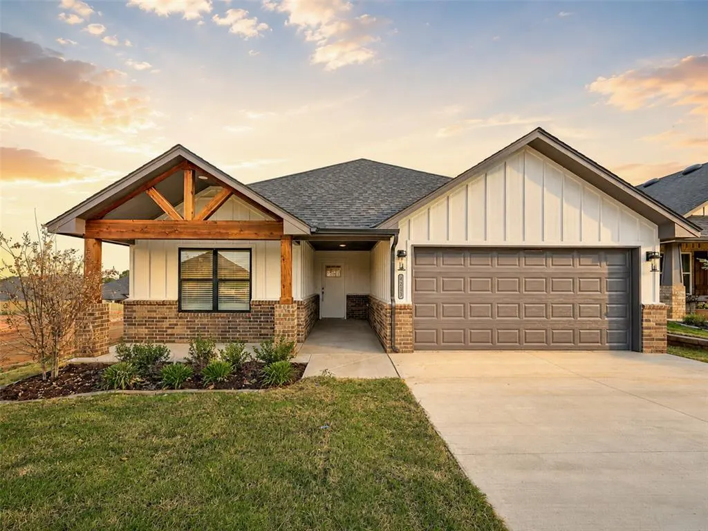 Front exterior — 4233 Overlook Pass, Edmond, OK 73025
