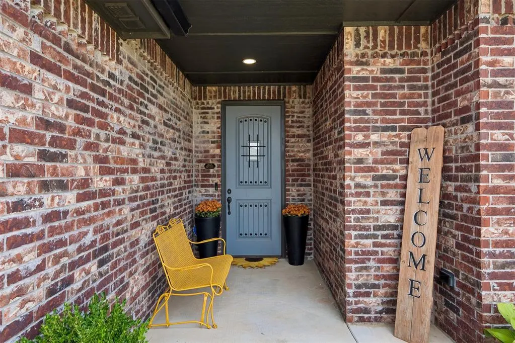 Photo 2 — 520 Vintage Drive, Norman, OK 73069