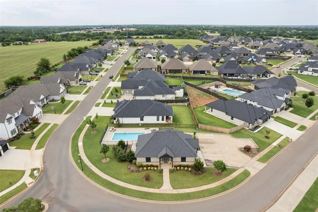 Photo 4 — 520 Vintage Drive, Norman, OK 73069
