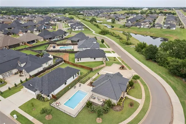 Photo 5 — 520 Vintage Drive, Norman, OK 73069