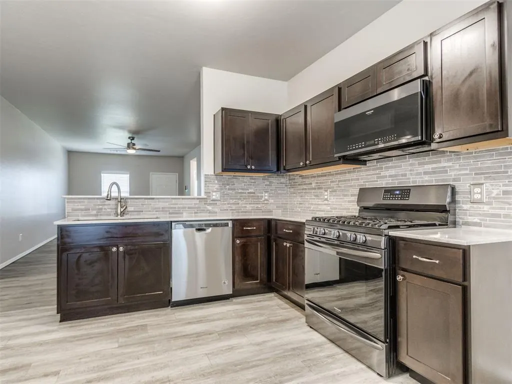 Photo 2 — 452 Fox Den Drive, Newcastle, OK 73065