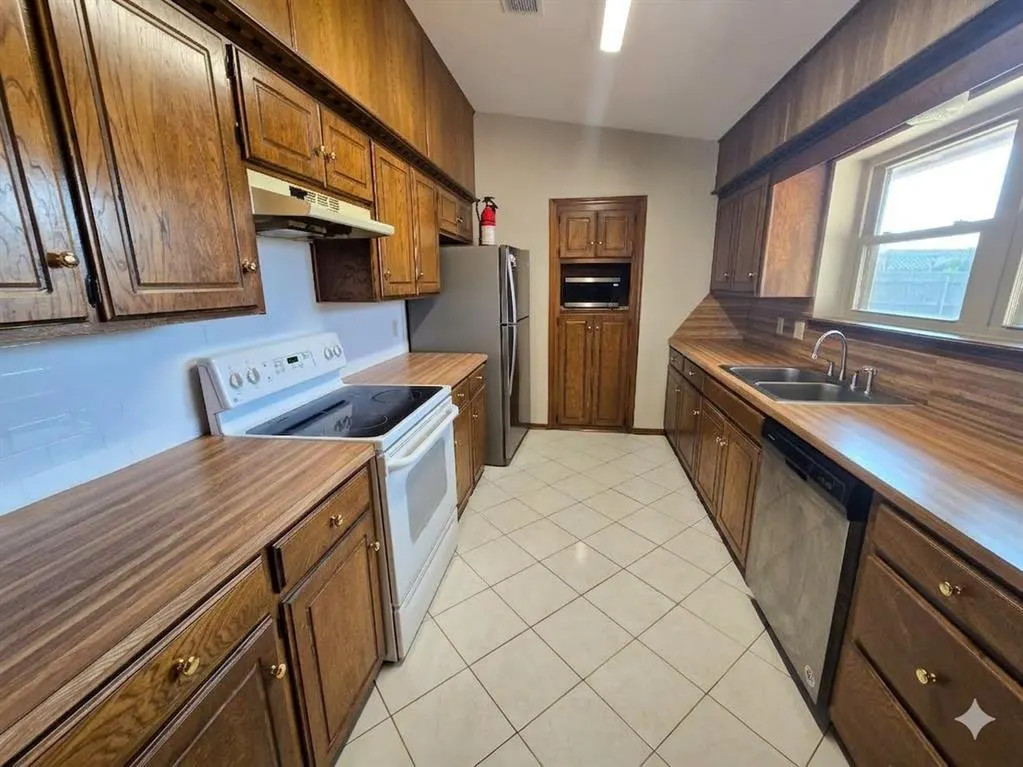 Photo 6 — 1421 Savannah Circle, Altus, OK 73521