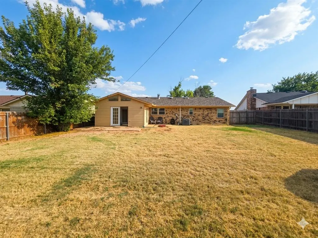 Photo 9 — 1421 Savannah Circle, Altus, OK 73521