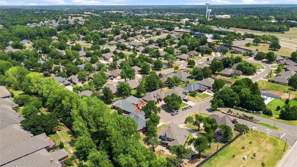 Photo 9 — 4001 Eaton Place, Edmond, OK 73034