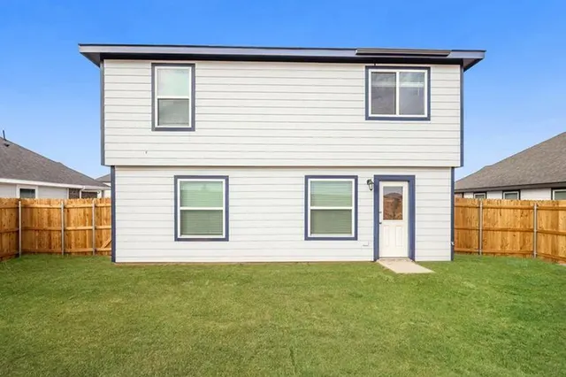 Photo 3 — 2001 Malus Way, El Reno, OK 73036
