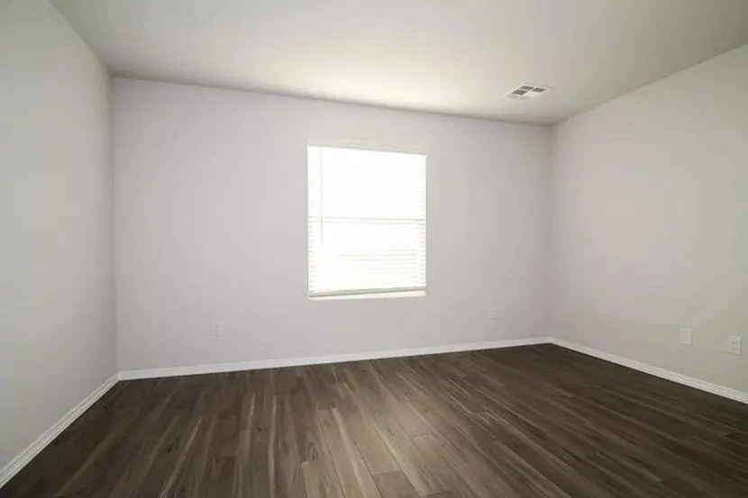 Photo 6 — 2001 Malus Way, El Reno, OK 73036