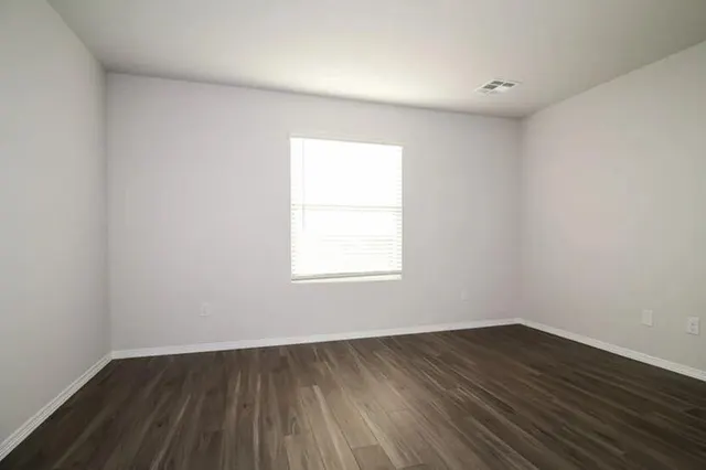 Photo 6 — 2001 Malus Way, El Reno, OK 73036