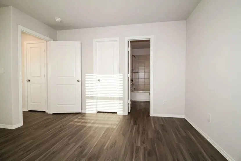 Photo 7 — 2001 Malus Way, El Reno, OK 73036