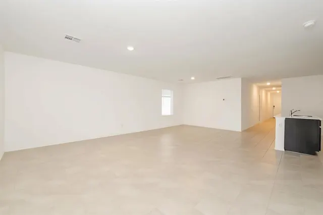 Photo 3 — 10924 SW 22nd Street, Yukon, OK 73099