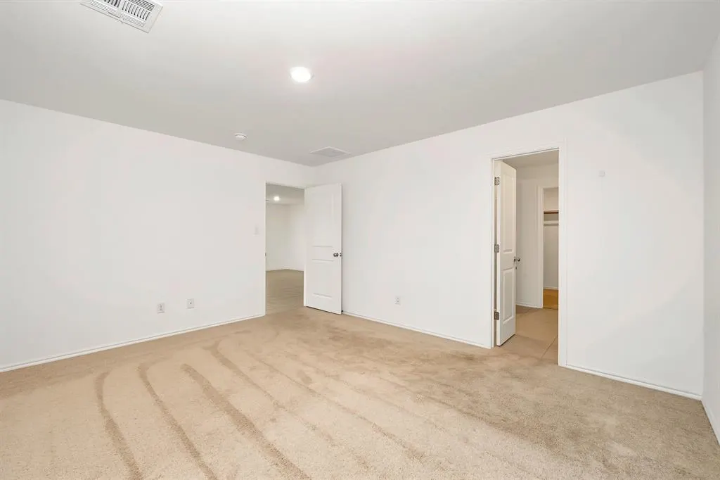 Photo 8 — 10924 SW 22nd Street, Yukon, OK 73099