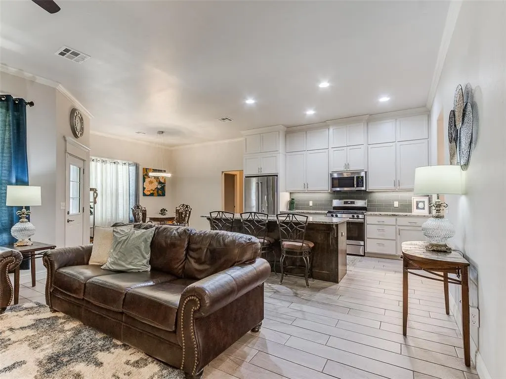 Photo 11 — 18455 Stagecoach Trail, Norman, OK 73072