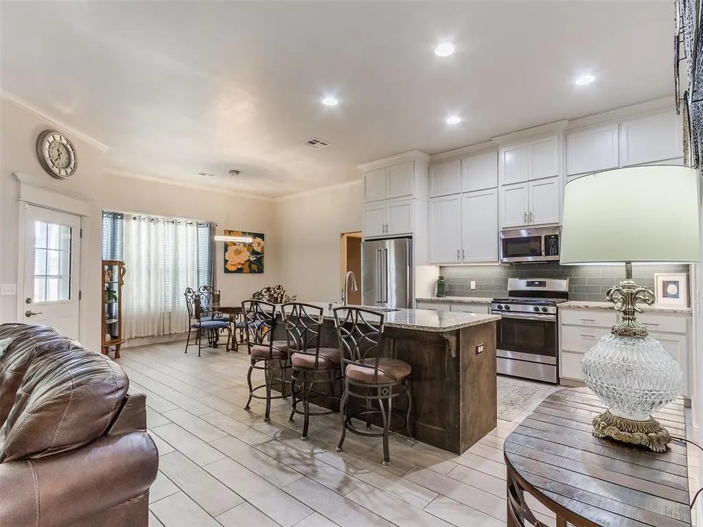 Photo 13 — 18455 Stagecoach Trail, Norman, OK 73072