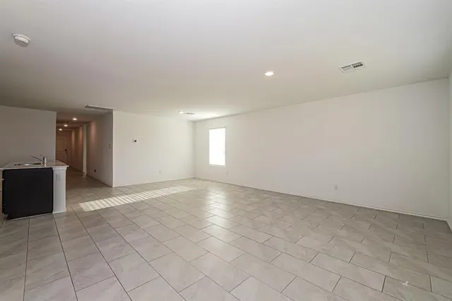 Photo 3 — 10900 SW 22nd Street, Yukon, OK 73099
