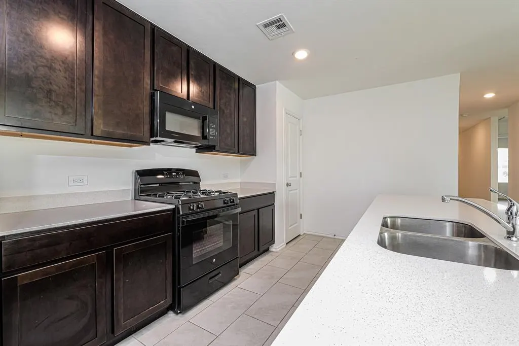 Photo 7 — 10900 SW 22nd Street, Yukon, OK 73099