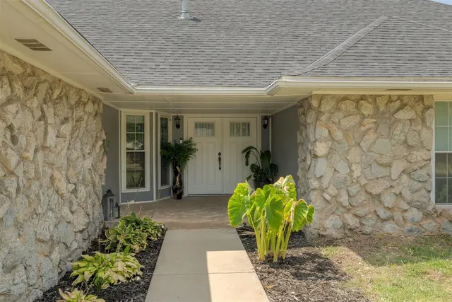 Photo 3 — 617 N Falcon Way, Mustang, OK 73064