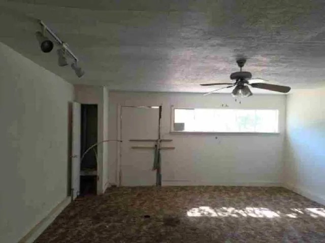 Photo 5 — 321 W B Avenue, Elk City, OK 73644