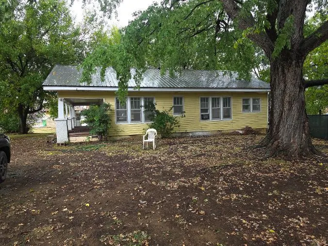 Photo 2 — 128 S 4th Street, Okemah, OK 74859