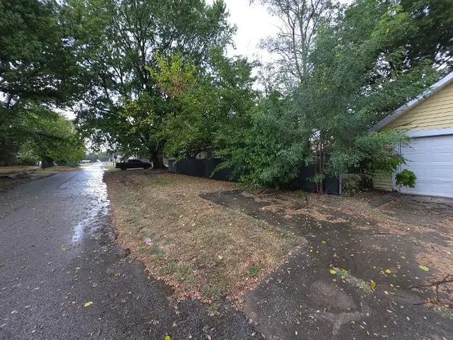 Photo 4 — 128 S 4th Street, Okemah, OK 74859