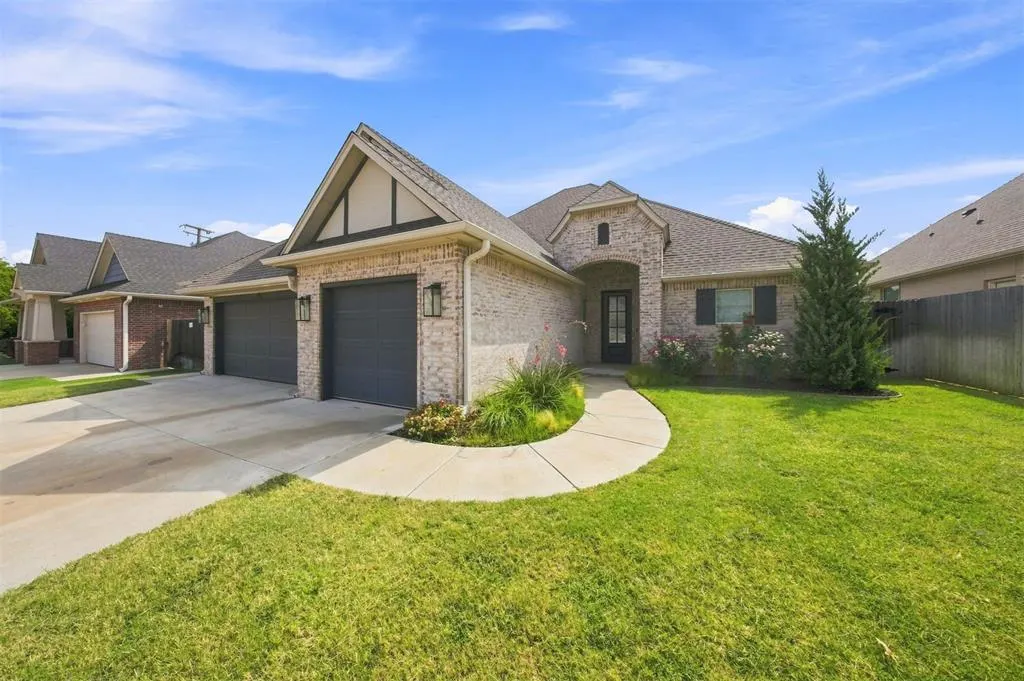 Front exterior — 10608 NW Emily Circle, Oklahoma City, OK 73120