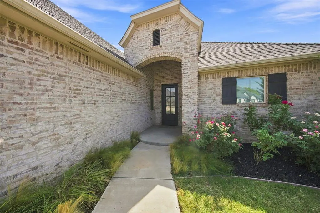 Photo 2 — 10608 NW Emily Circle, Oklahoma City, OK 73120