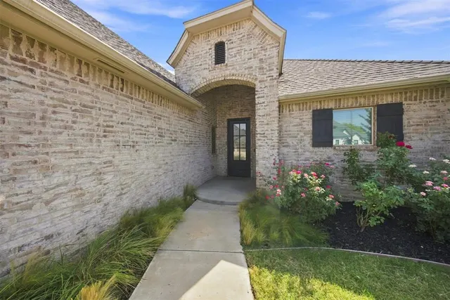 Photo 2 — 10608 NW Emily Circle, Oklahoma City, OK 73120