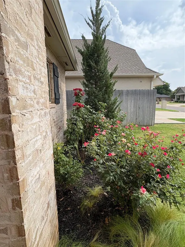 Photo 3 — 10608 NW Emily Circle, Oklahoma City, OK 73120