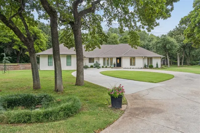 Front exterior — 10200 E Apple Valley Road, Oklahoma City, OK 73151