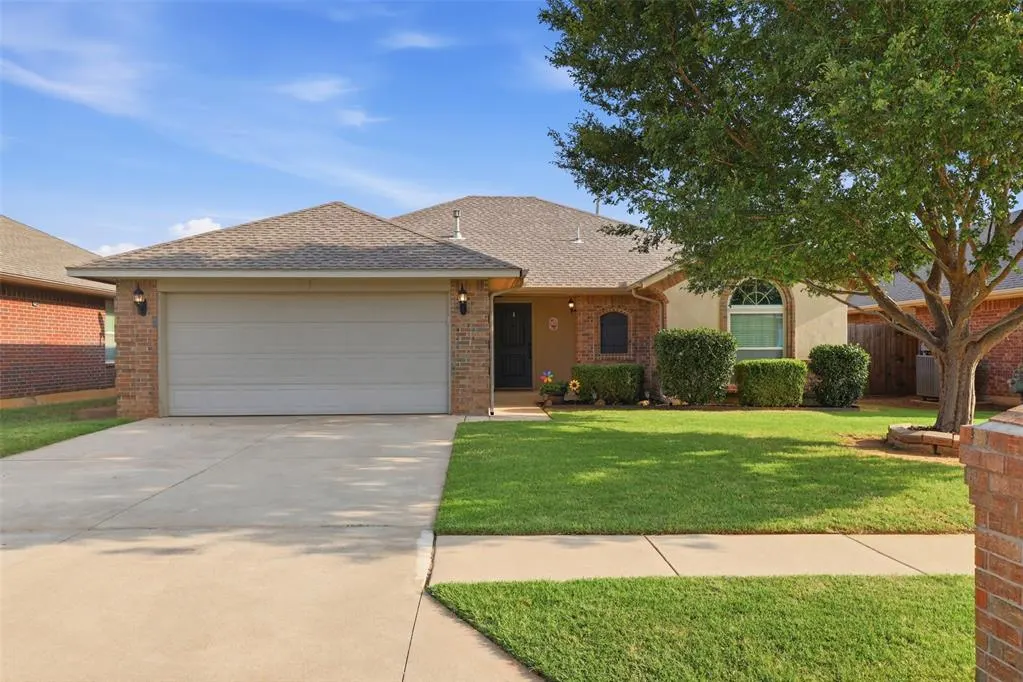 Front exterior — 604 Apple Tree Lane, Moore, OK 73160