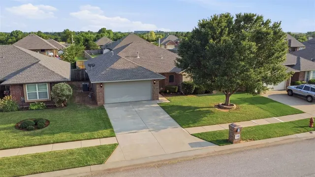 Photo 2 — 604 Apple Tree Lane, Moore, OK 73160