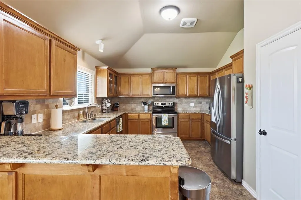 Photo 10 — 604 Apple Tree Lane, Moore, OK 73160